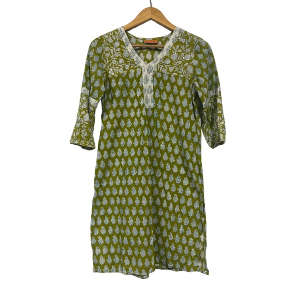 Srishti Green and White Women's Tunic